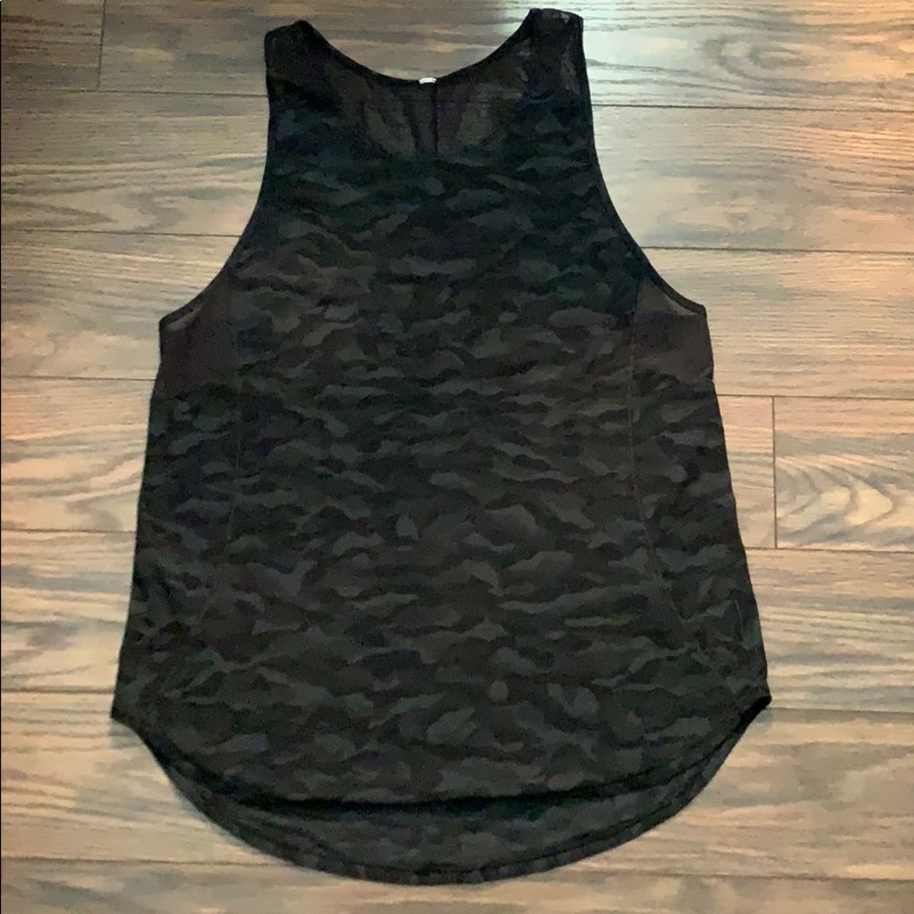 NWOT lululemon top. Size 10 or 12